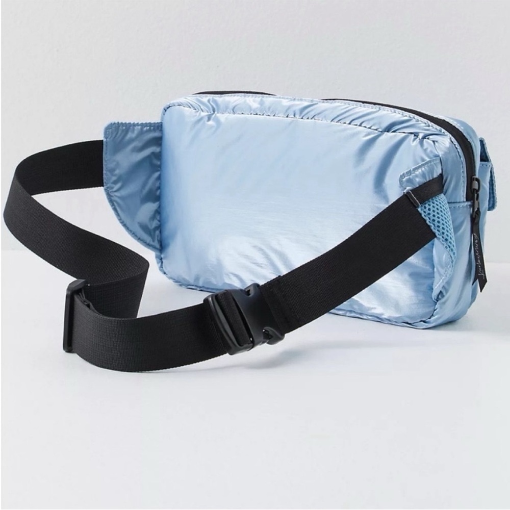 *NEW* FP Movement Courtside Cargo Sling Bag Ice Blue Metallic Belt Fanny Purse - Picture 4 of 10